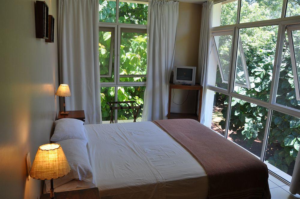 Iguazu Inn Hostel Puerto Iguazú Esterno foto