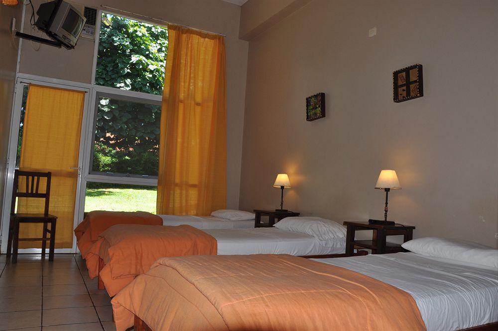 Iguazu Inn Hostel Puerto Iguazú Esterno foto