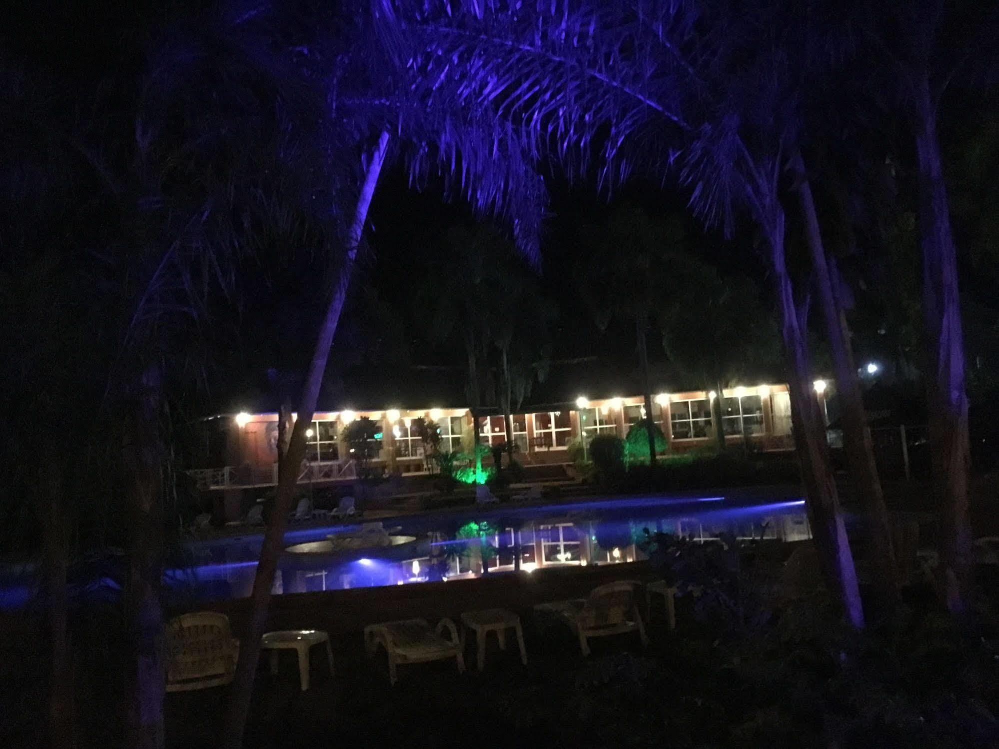 Iguazu Inn Hostel Puerto Iguazú Esterno foto