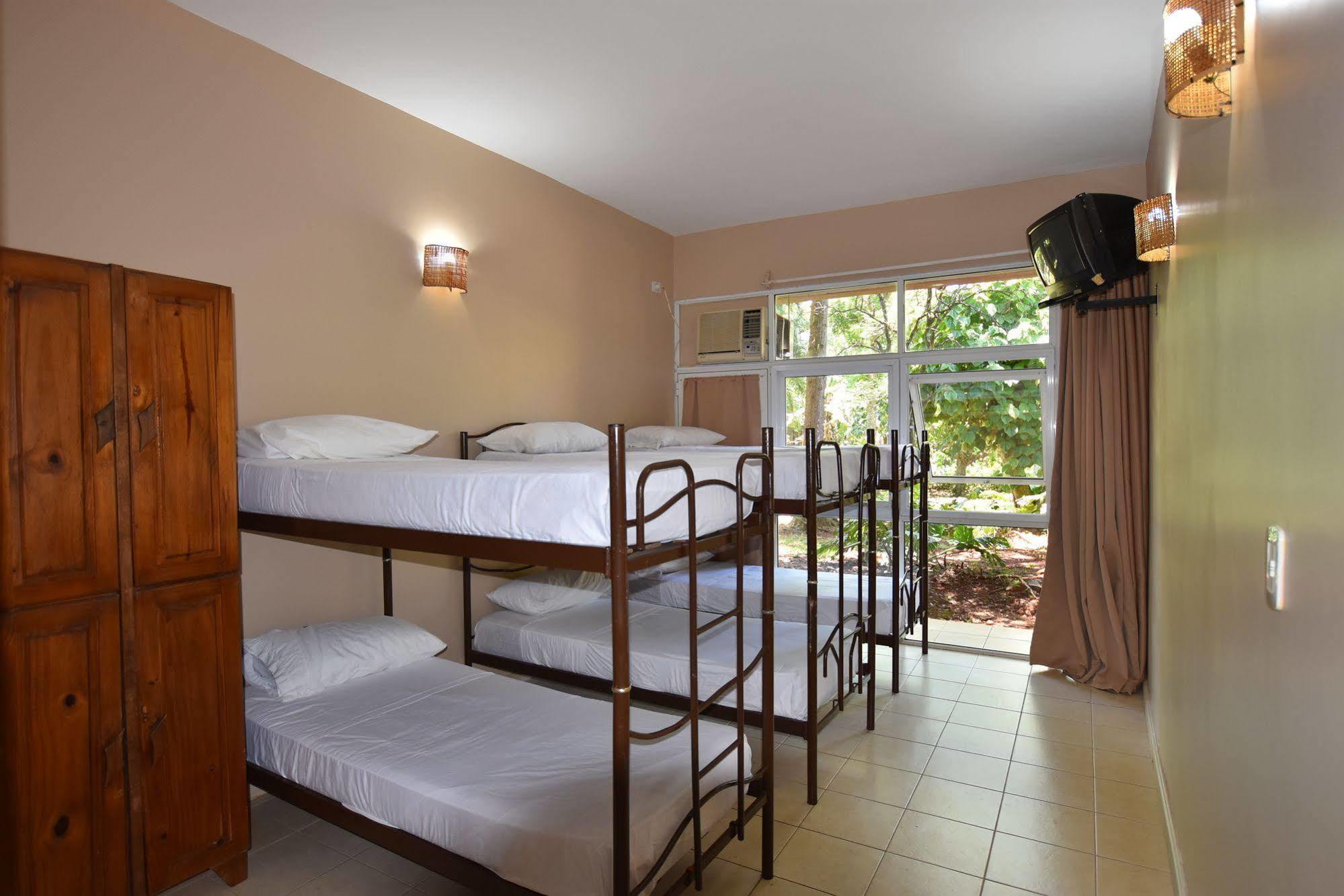Iguazu Inn Hostel Puerto Iguazú Esterno foto