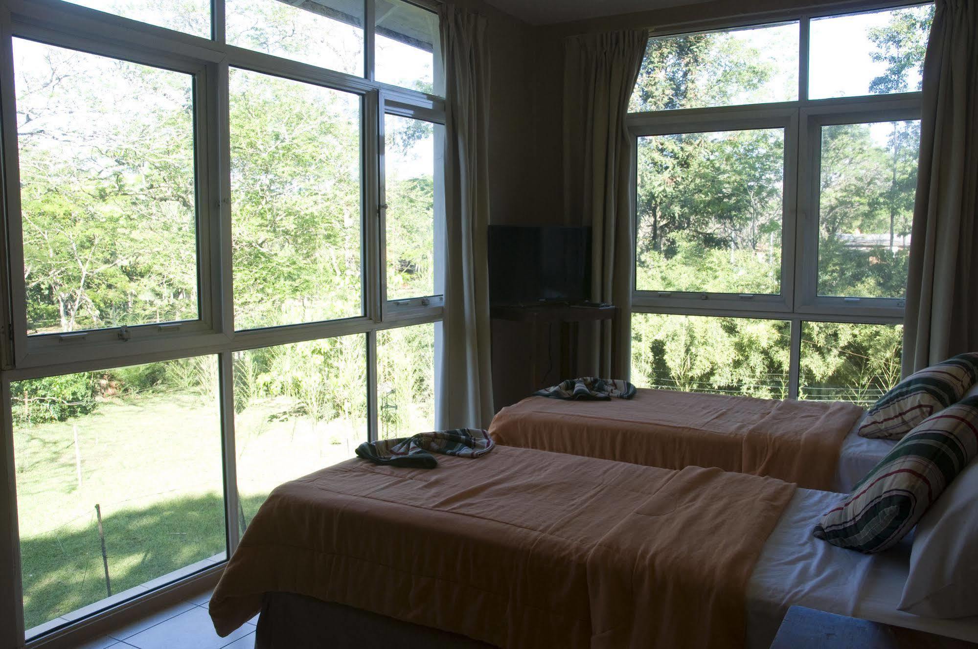 Iguazu Inn Hostel Puerto Iguazú Esterno foto