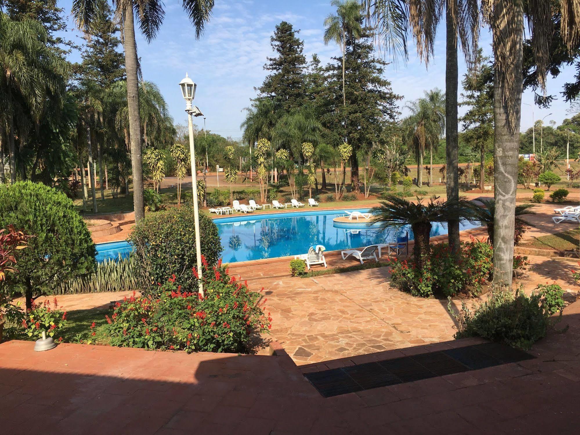Iguazu Inn Hostel Puerto Iguazú Esterno foto