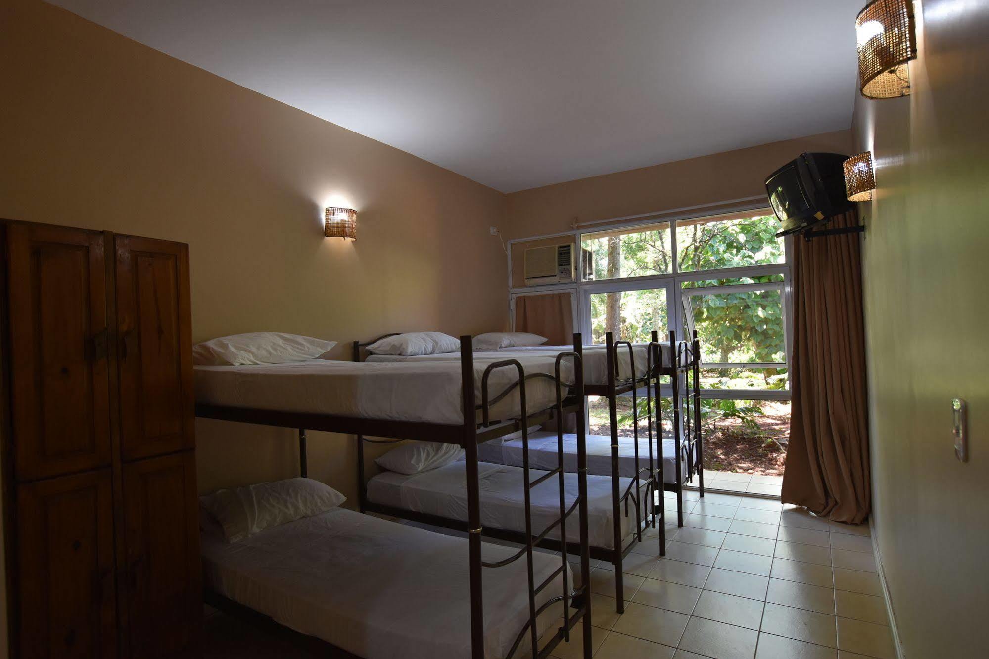 Iguazu Inn Hostel Puerto Iguazú Esterno foto
