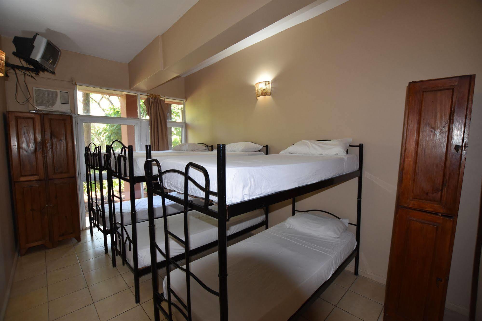Iguazu Inn Hostel Puerto Iguazú Esterno foto