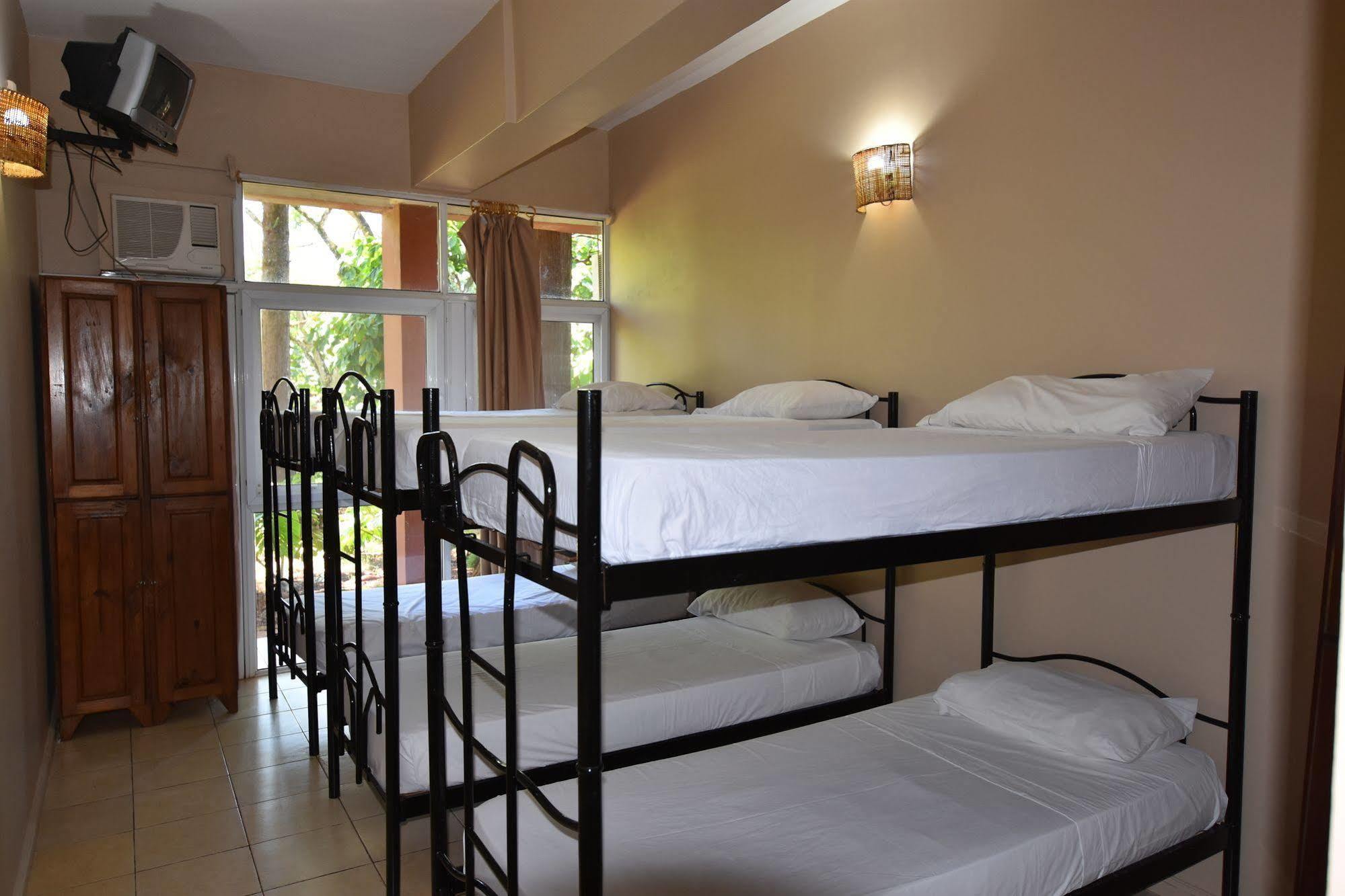 Iguazu Inn Hostel Puerto Iguazú Esterno foto